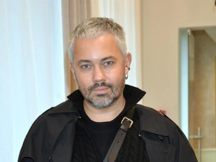 Самбурская в образе надменной богини, Лолита с кривым мейкапом. Александр Рогов смущен «луками» звезд