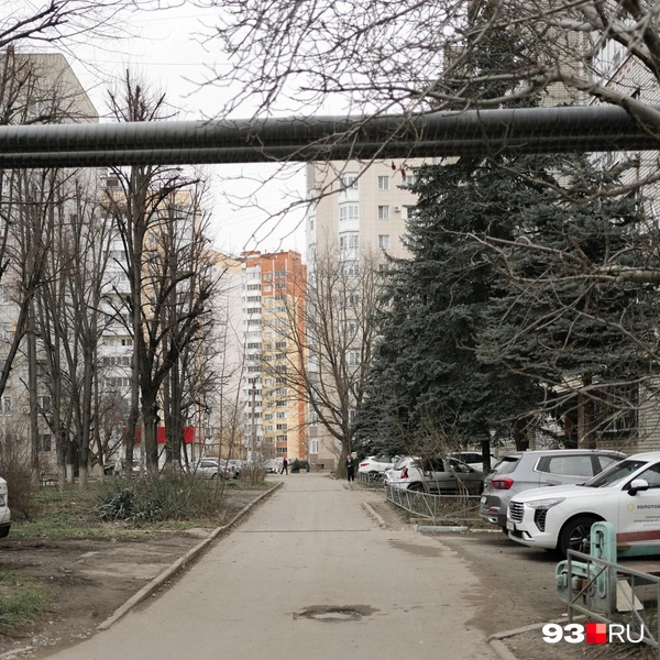 Вдали виднеются новые ЖК | Источник: Дарья Паращенко / 93.RU