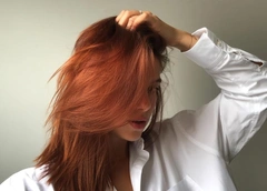 «Cherry cola hair» уже не в моде: какой цвет волос теперь носят девушки с отличным вкусом