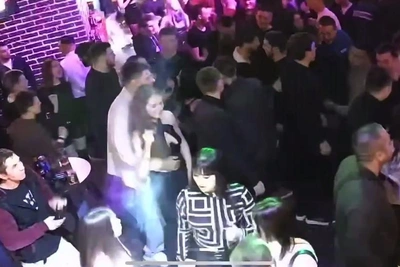 В волгоградском баре мужчина распылил газовый баллончик в толпу