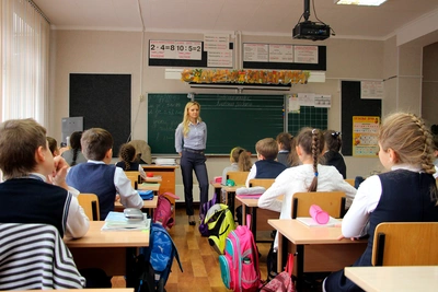 Депутат Смолин выступил против курса «Моя семья» в начальной школе