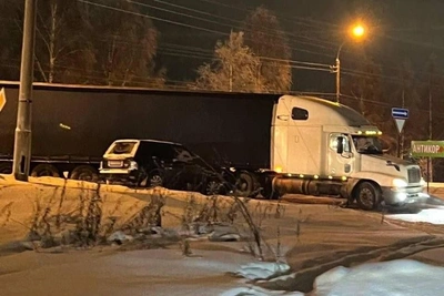 Truck-car crash blocks Maimaksanskoye Highway in Arkhangelsk