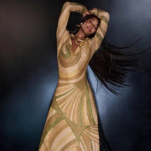 Наоми Кэмпбелл поет и танцует в новом кампейне Pucci