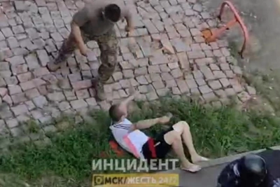 Омич с ножом бегал по дворам — задержали 10 человек
