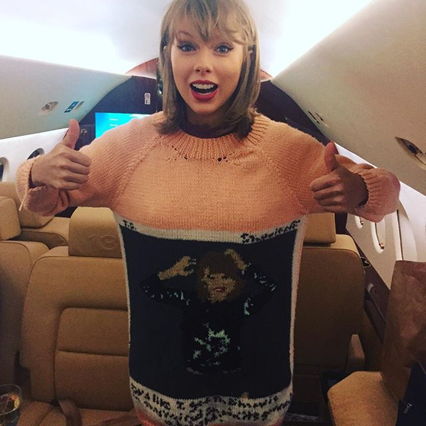 WOW! Фанатка связала для Тейлор Свифт свитер с ее портретом