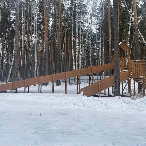 Малая ледяная горка идеально подойдет для ребятишек помладше | Источник: ИП Попкова Евгения Евгеньевна