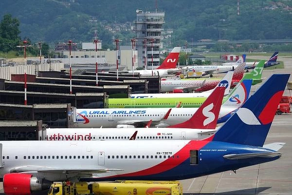 С начала 2025 года пассажиропоток на международных линиях составил более 1,7 млн человек, что на 10% больше прошлогодних показателей. | Источник: sochi.ru