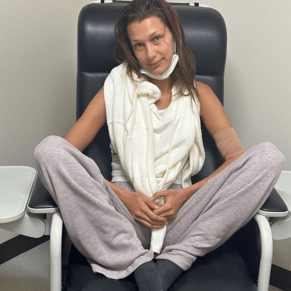 15 лет страданий и 100 дней лечения: Белла Хадид показала процесс борьбы с болезнью Лайма