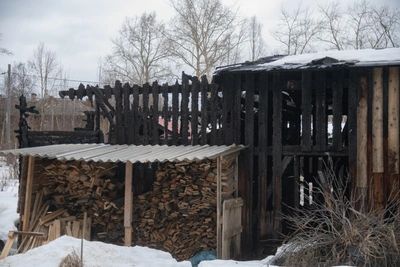 Участок под КРТ в Архангельске: сгоревшие сараи и разбитые окна