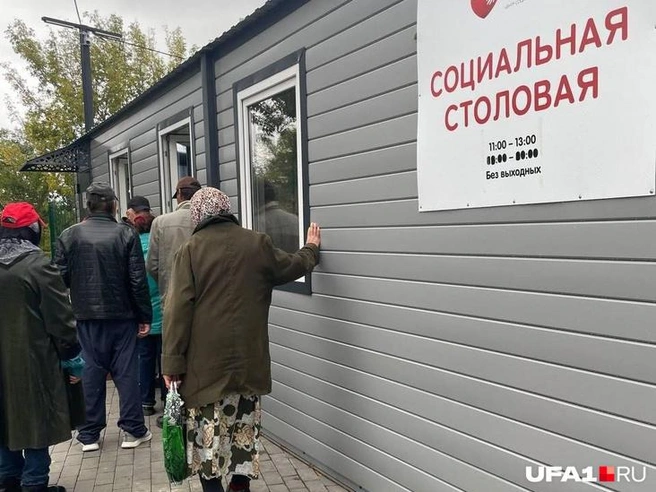 В очереди — будто обычные люди | Источник: Лейсан Загитова / UFA1.RU