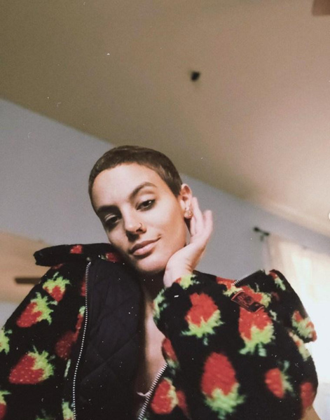 31-летняя звезда TikTok Кэт Дженис, занявшая первое место в чарте Billboard, умерла от рака