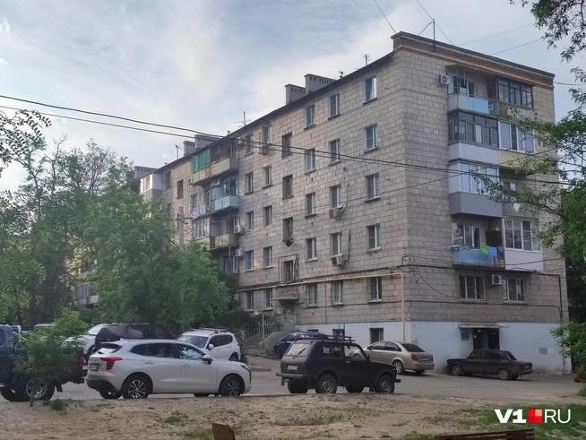 Тело пенсионера обнаружено в его собственной квартире | Источник: Денис Гусаков / V1.RU