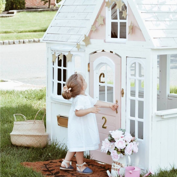 Дети на даче: игровые домики в саду