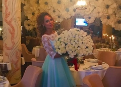 Беременная Анна Калашникова получила дорогие украшения на день рождения