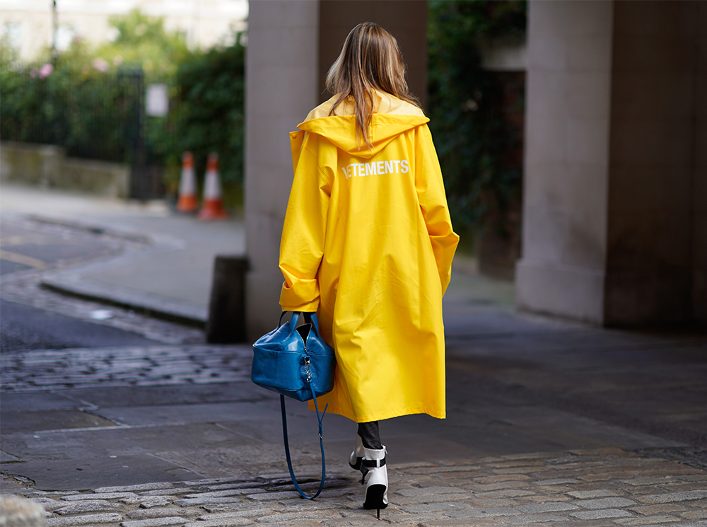 Дождевики: где искать самый важный летний маст-хэв | marieclaire.ru