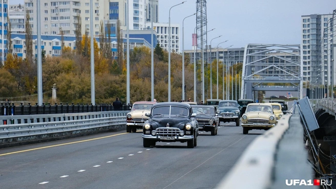 Ретрокрасавцы проехали одними из первых | Источник: Булат Салихов / UFA1.RU