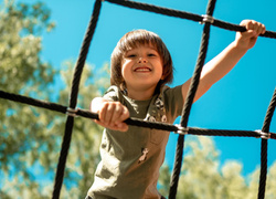 Свернет горы: 3 способа запрограммировать ребенка на успех с ранних лет