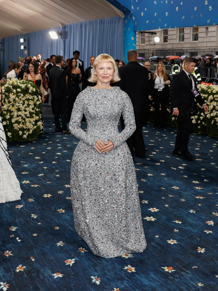 Памела Андерсон на Met Gala 2025 | Источник: JOHN ANGELILLO