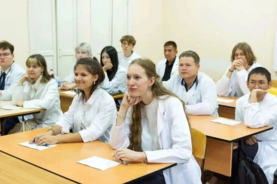 Почти 140 целевиков зачислили в Амурскую медакадемию