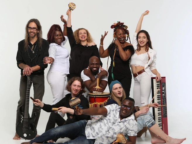 Кубинская группа «Афрок» под руководством Юнески Руиз | Источник: vk.com/afrockfusion