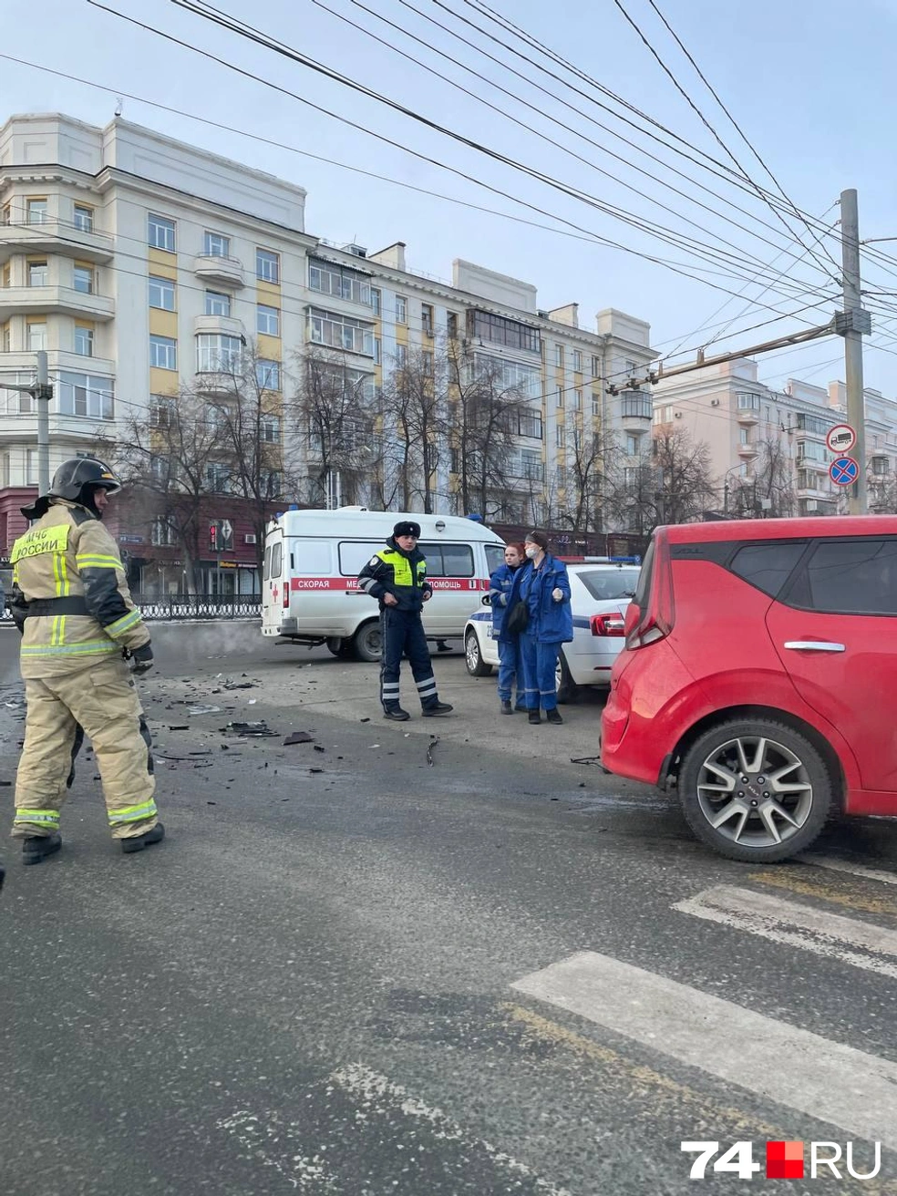 В центре Челябинска столкнулись KIA Soul и Hyundai Genesis - 7 марта 2023 -  74.ру