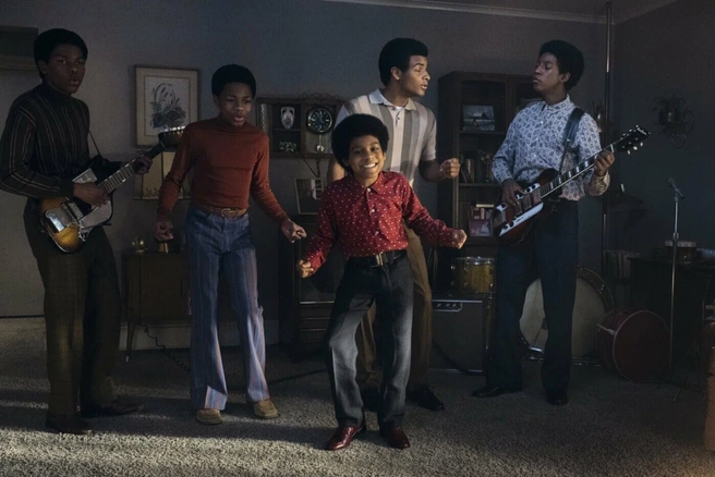 Группа Jackson 5 в ее полном составе. На вокале — десятилетний Майкл. | Источник: «Майкл» / Lionsgate