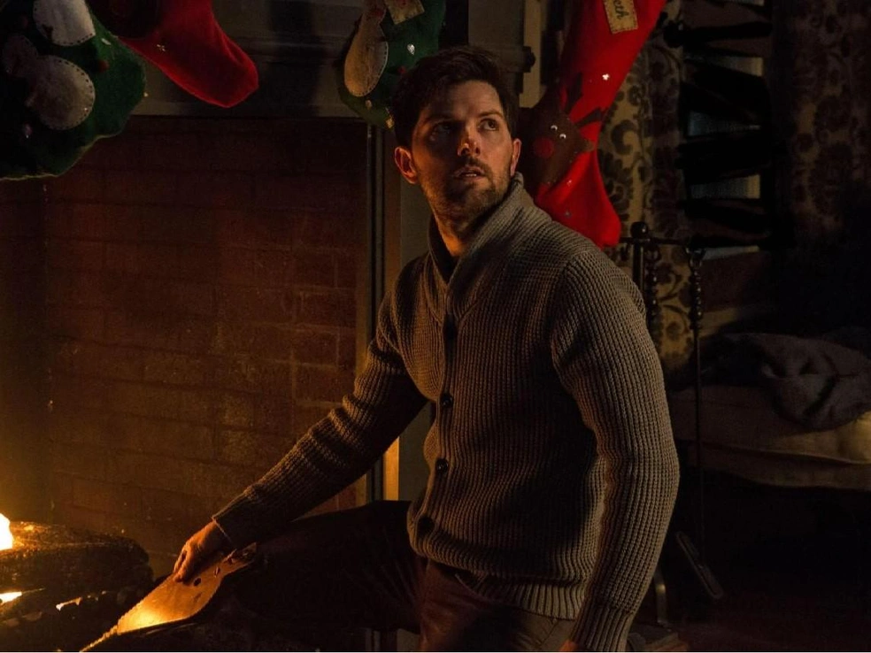 Фильм как дань уважения классическим хоррорам 80-х, но в рождественской обертке | Источник: kinopoisk.ru