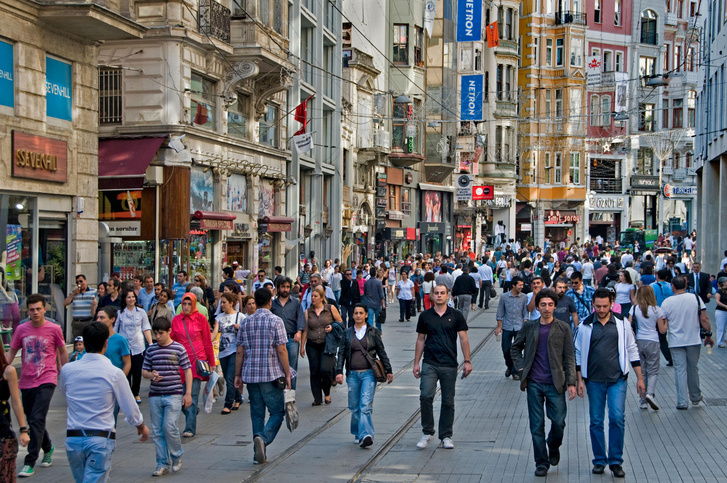 «Перекрывали выход из магазина, хватали за руки»: как россиянка не смогла прожить в Стамбуле