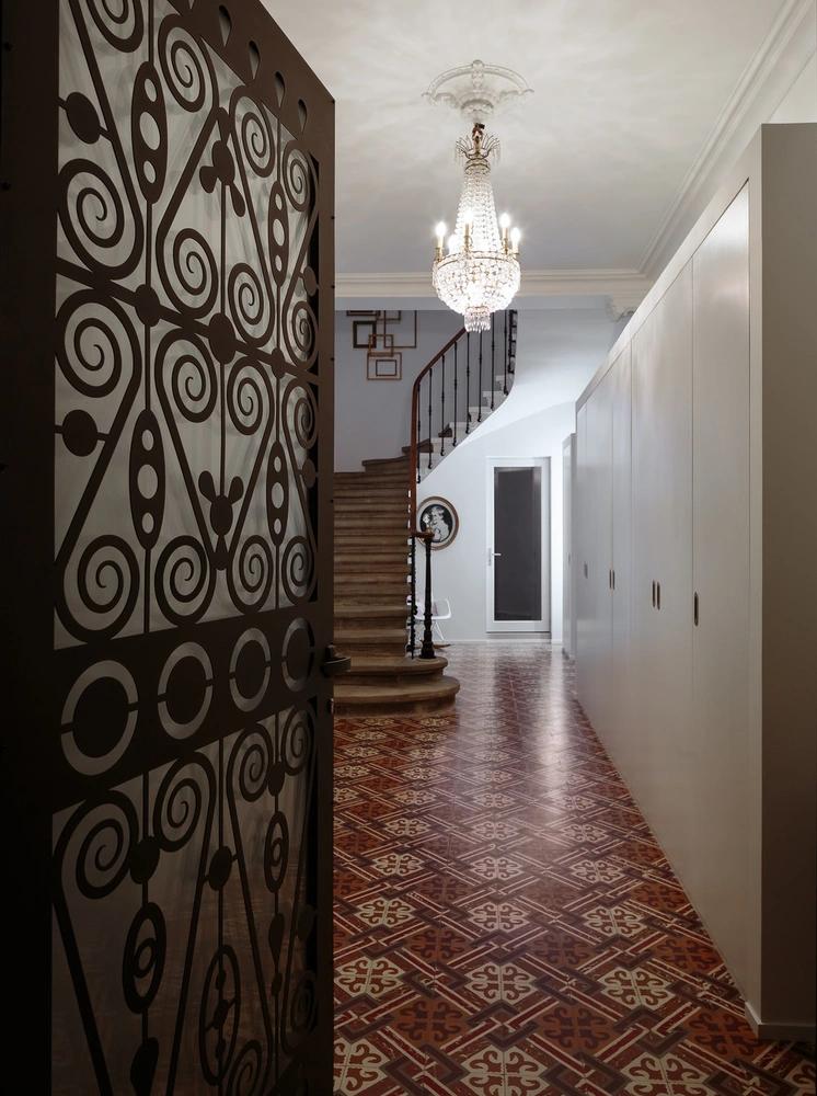 Новый дом с бассейном и патио в бывшем винном хранилище (фото 0) | Источник: JULIEN KERDRAON/V2COM