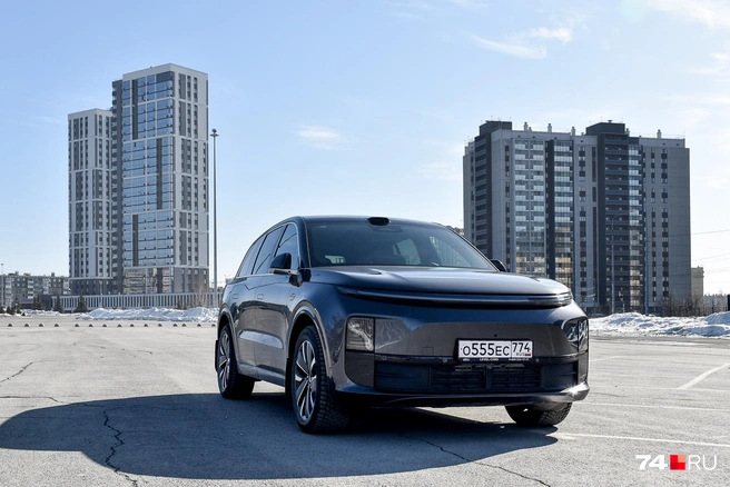 Lixiang L6&nbsp;— младшая модель в квартере внешне очень похожих кроссоверов марки. «Шестерку» можно считать слегка упрощенной версией популярного L7 | Источник: Артем Краснов