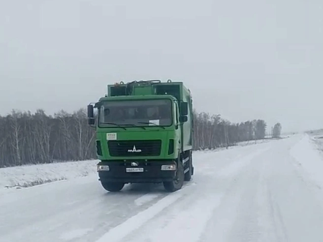 Водитель развернулся из-за опасной обледенелой дороги. | Источник: АО «САХ» / Telegram