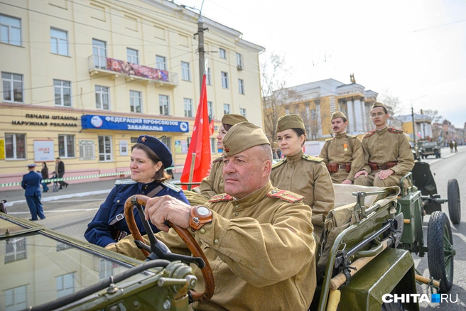День Победы в Чите начался с парада и «Бессмертного полка». Смотрите фото с праздника | Источник: Олег Фёдоров / CHITA.RU
