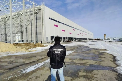 В Саратове рабочий упал с высоты на предприятии