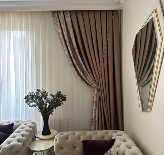 Правильно подобранные шторы преображают комнату, добавляют уют и стиль | Источник: салон «Мадам Шторкина»