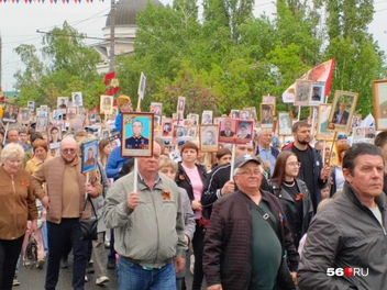 «Шагают предки с нами как живые — течёт река бессмертного полка» | Источник: Владислав Митрошин / 56.RU