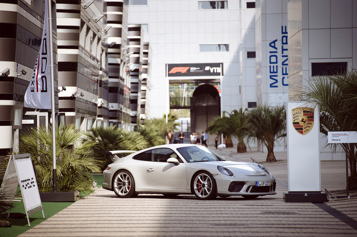 Вирус Porsche: как прокатиться на всех моделях автомобильного бренда за один день