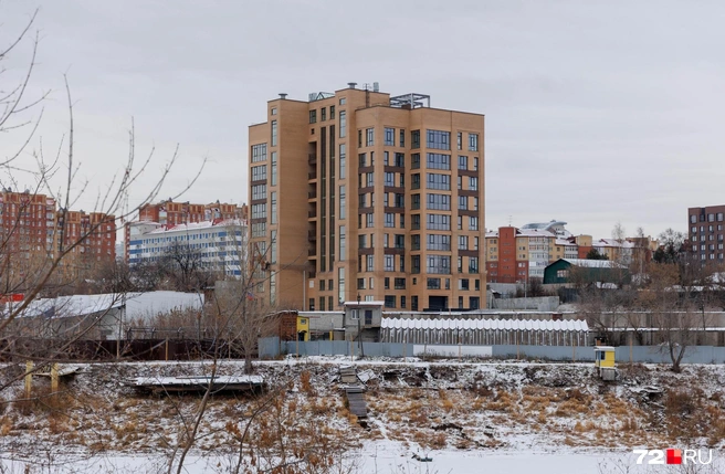 Часть уже готовых квартир девелоперы намеренно не выводят на рынок, что в будущем может спровоцировать дефицит нового жилья на рынке | Источник: Ирина Шарова / 72.RU