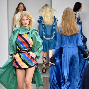 По волнам памяти: Philosophy di Lorenzo Serafini SS18