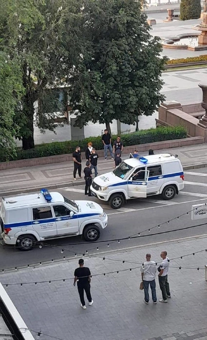 Очередные разборки под окнами заставили проснуться жителей ближайших домов | Источник: читатели V1.RU