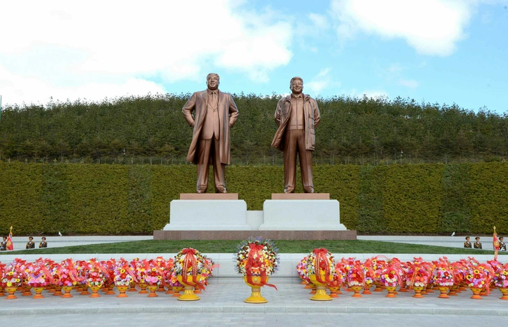 Памятник вождям КНДР в Расоне, архивное фото | Источник: Yonhap News via Legion Media