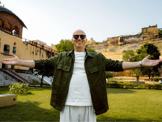 По словам создателей, Сергей Бурунов вернулся с проекта с пустыми карманами | Источник: Телеканал СТС / T.me