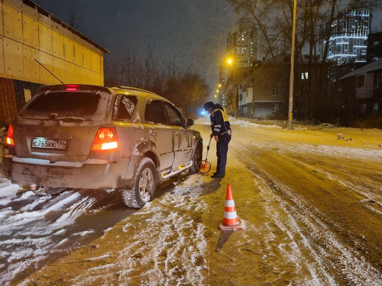 В Екатеринбурге отец забрал ребенка из садика и отправил домой. По пути мальчика насмерть сбила машина