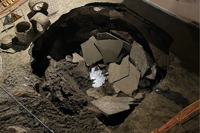 Земля разверзлась у жилого дома в Железногорске