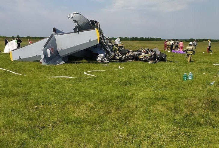 Летчики погибли сразу — в Кемеровской области разбился самолет с парашютистами