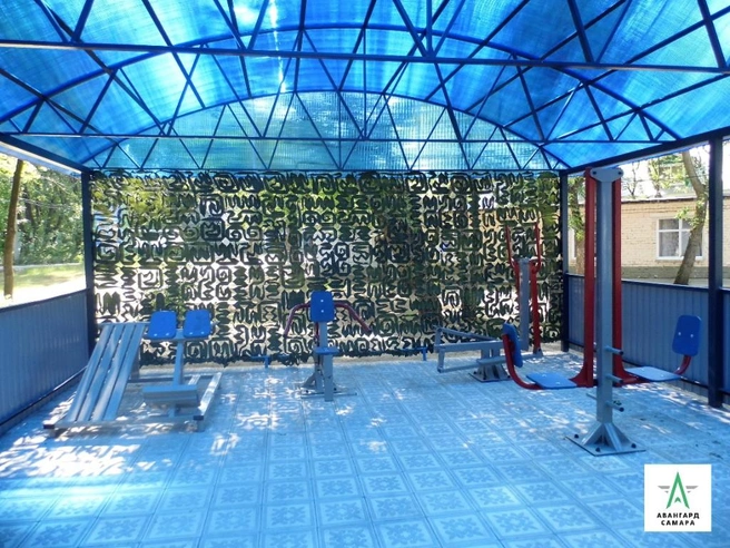 Тренажеры спрятаны от прямых солнечных лучей | Источник: camp.samregion.ru