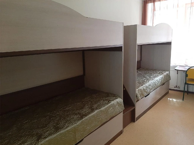 Спальня: кровати в два яруса | Источник: camp.samregion.ru