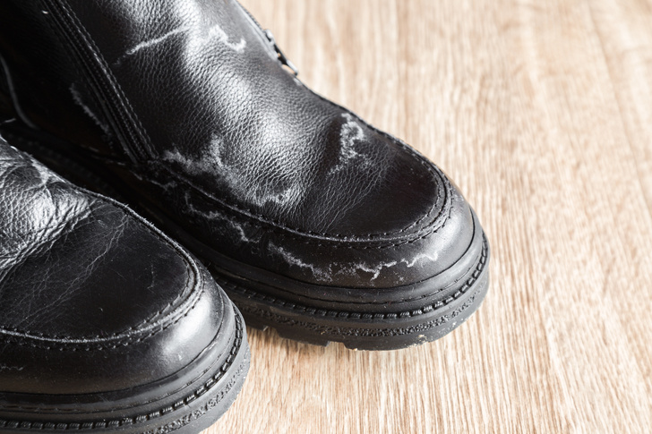 Белые разводы на обуви: 5 копеечных способов спасти любимые сапоги и ботинки своими руками дома
