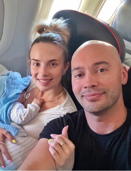 Андрей Черкасов и его жена впервые увезли сына за границу | STARHIT