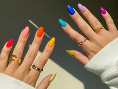 Skittles nails — маникюр, который повысит уровень эндорфинов