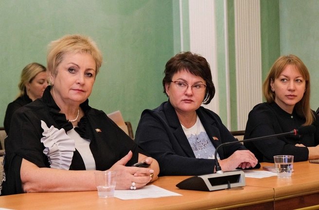 Наталья Шелепова на фото слева | Источник: соцсети Натальи Шелеповой